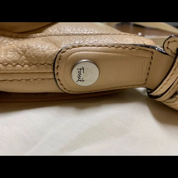 Fossil Live Long Vintage 1954 Blonde Leather Brass Key Adjustable Crossbody Bag - Picture 5 of 13